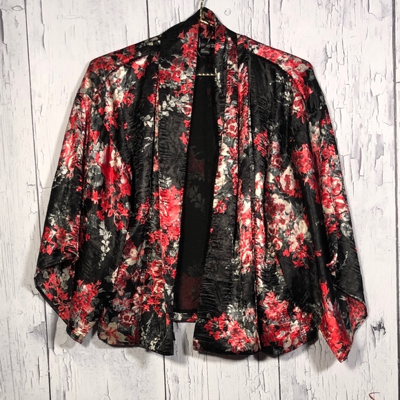 Forever 21 Jackets & Blazers - Forever 21 Flower Short Kimono Cover Sz S EUC